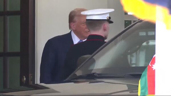 El presidente Trump se reúne con su homólogo azerbaiyano Alíev - Sputnik Mundo