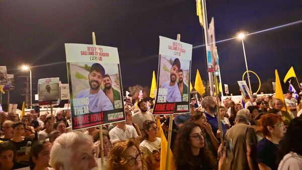 🪧 Miles de personas se manifiestan en Tel Aviv por un acuerdo de rehenes - Sputnik Mundo