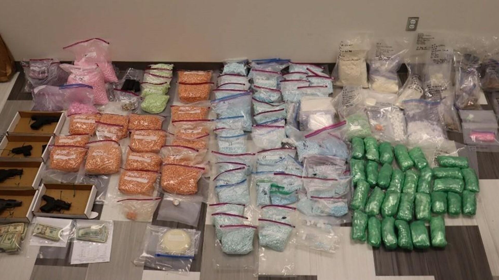 Las incautaciones de fentanilo en el actual Gobierno de EEUU aumentaron un 25%, informa el FBI Las incautaciones de fentanilo en el actual Gobierno de EEUU aumentaron un 25%, informa el FBI - Sputnik Mundo, 1920, 10.08.2025