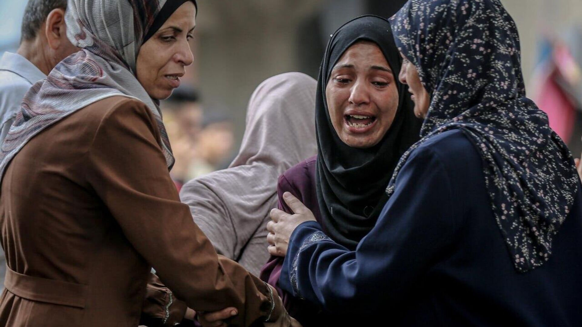 Hambre extrema y tierras quemadas: así fue la última jornada en Gaza Hambre extrema y tierras quemadas: así fue la última jornada en Gaza - Sputnik Mundo, 1920, 10.08.2025