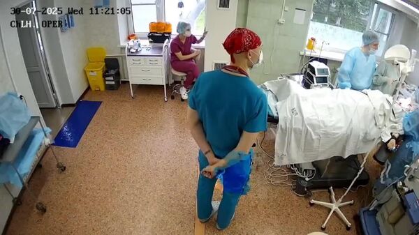 🩺 Fieles a su causa: aparecen imágenes de otro equipo quirúrgico ruso actuando con valentía bajo la presión del sismo en Kamchatka - Sputnik Mundo