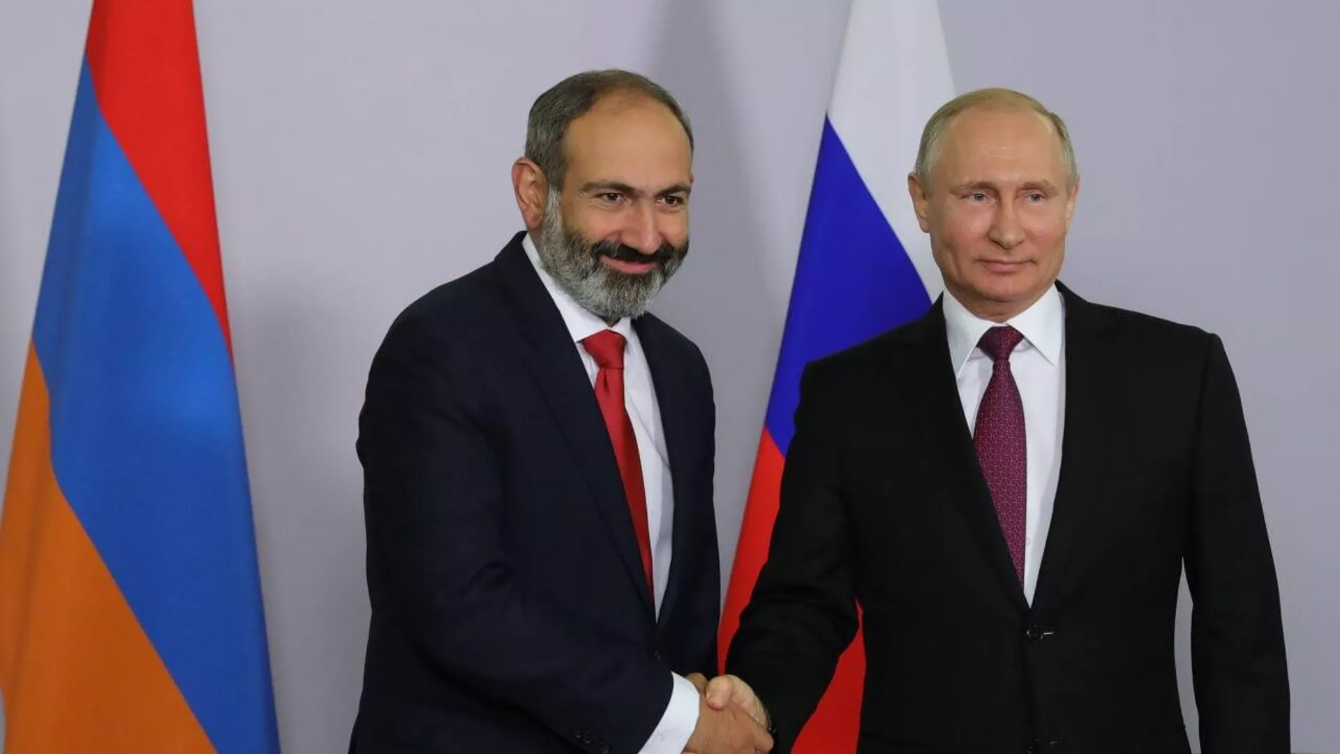 Vladímir Putin aborda el tema del Cáucaso y Alaska en su conversación telefónica con Nikol Pashinián - Sputnik Mundo, 1920, 11.08.2025