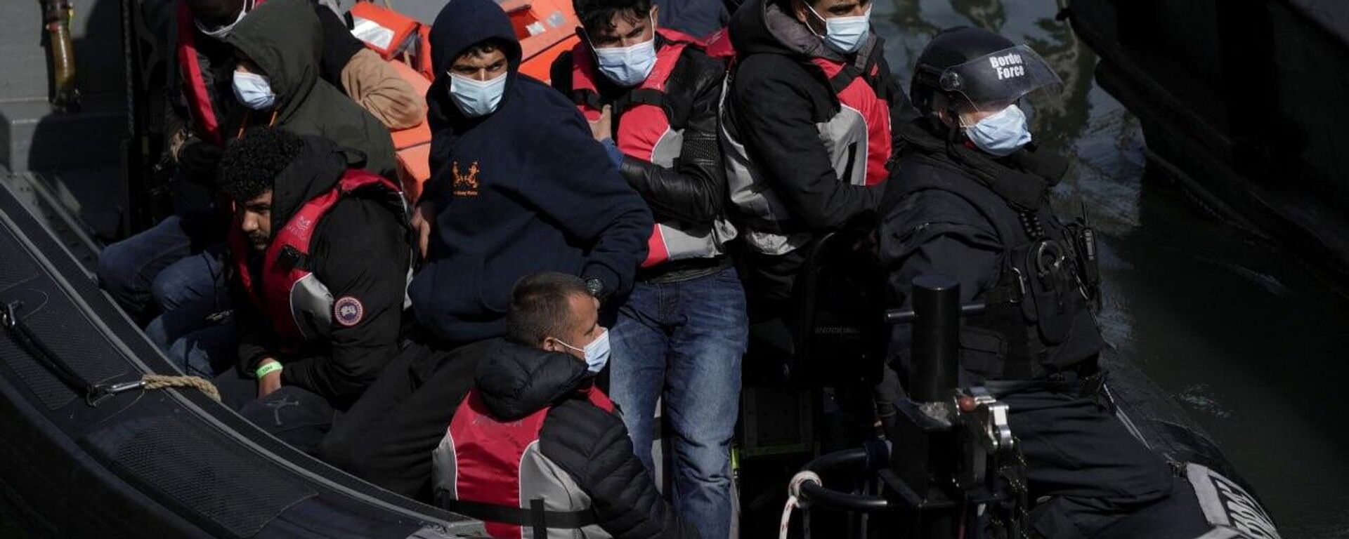 La migración irregular crece en el Reino Unido desde que los laboristas asumieron el poder - Sputnik Mundo, 1920, 12.08.2025