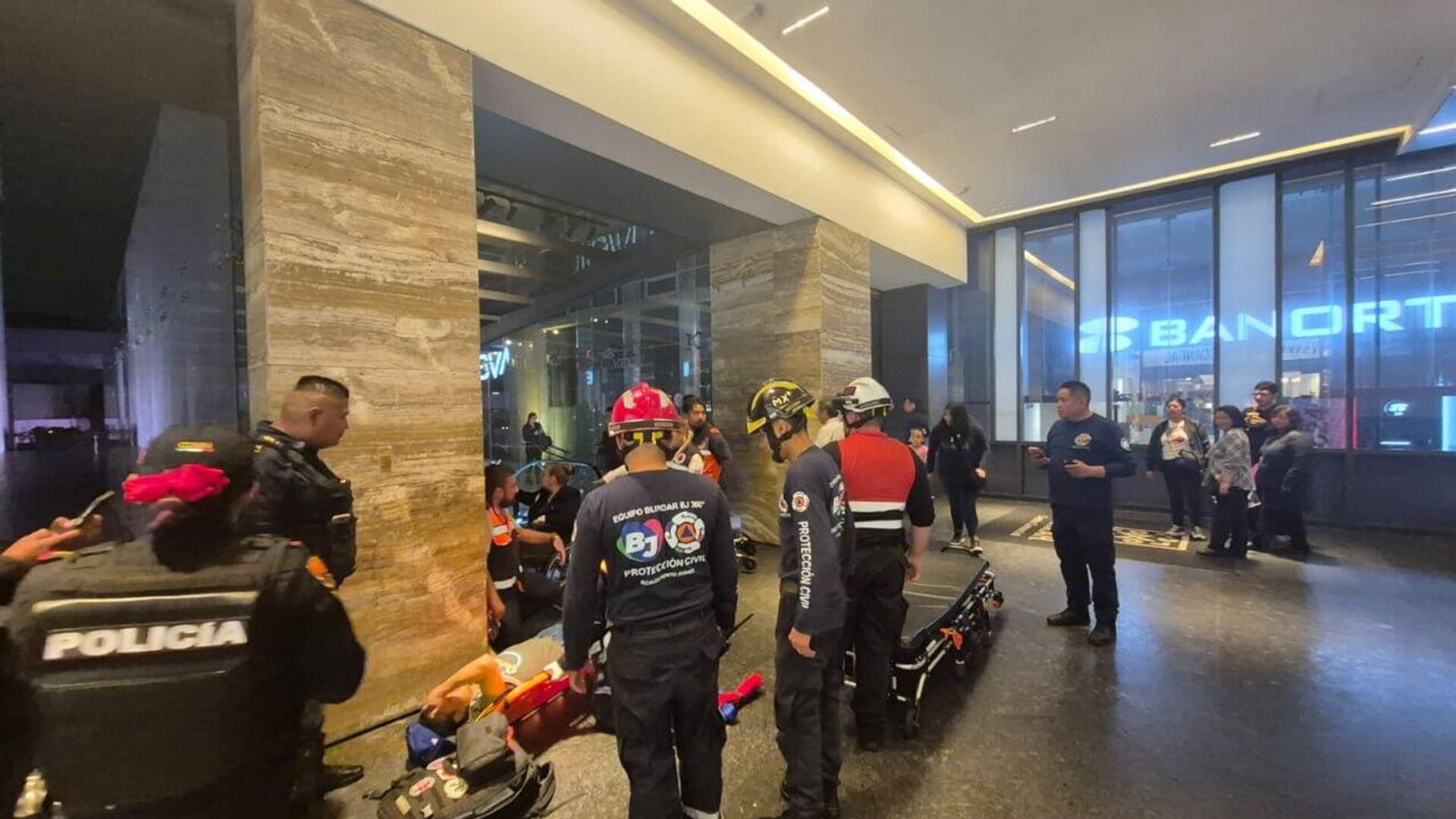 Caída de elevador en centro comercial de la Ciudad de México deja al menos dos heridos Caída de elevador en centro comercial de la Ciudad de México deja al menos dos heridos - Sputnik Mundo, 1920, 13.08.2025