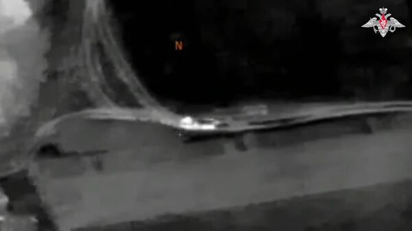 Golpe preciso: Militares rusos aniquilan un lanzamisiles del sistema Himars y vehículos blindados ucranianos - Sputnik Mundo