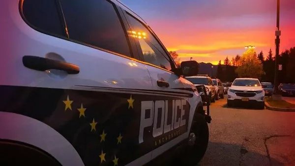 Policía de la ciudad de Anchorage reforzará seguridad para la cumbre de Putin y Trump - Sputnik Mundo
