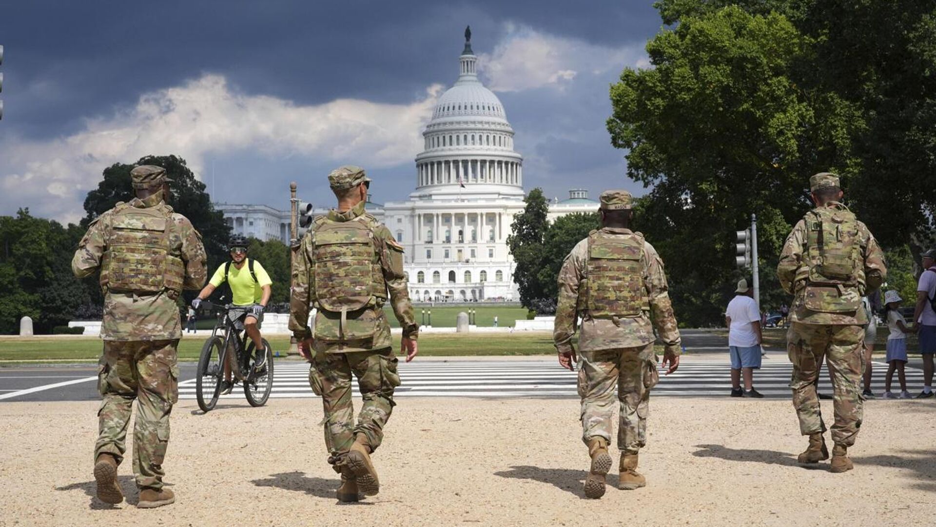 Washington DC aumenta la cooperación con agentes migratorios Washington DC aumenta la cooperación con agentes migratorios - Sputnik Mundo, 1920, 15.08.2025