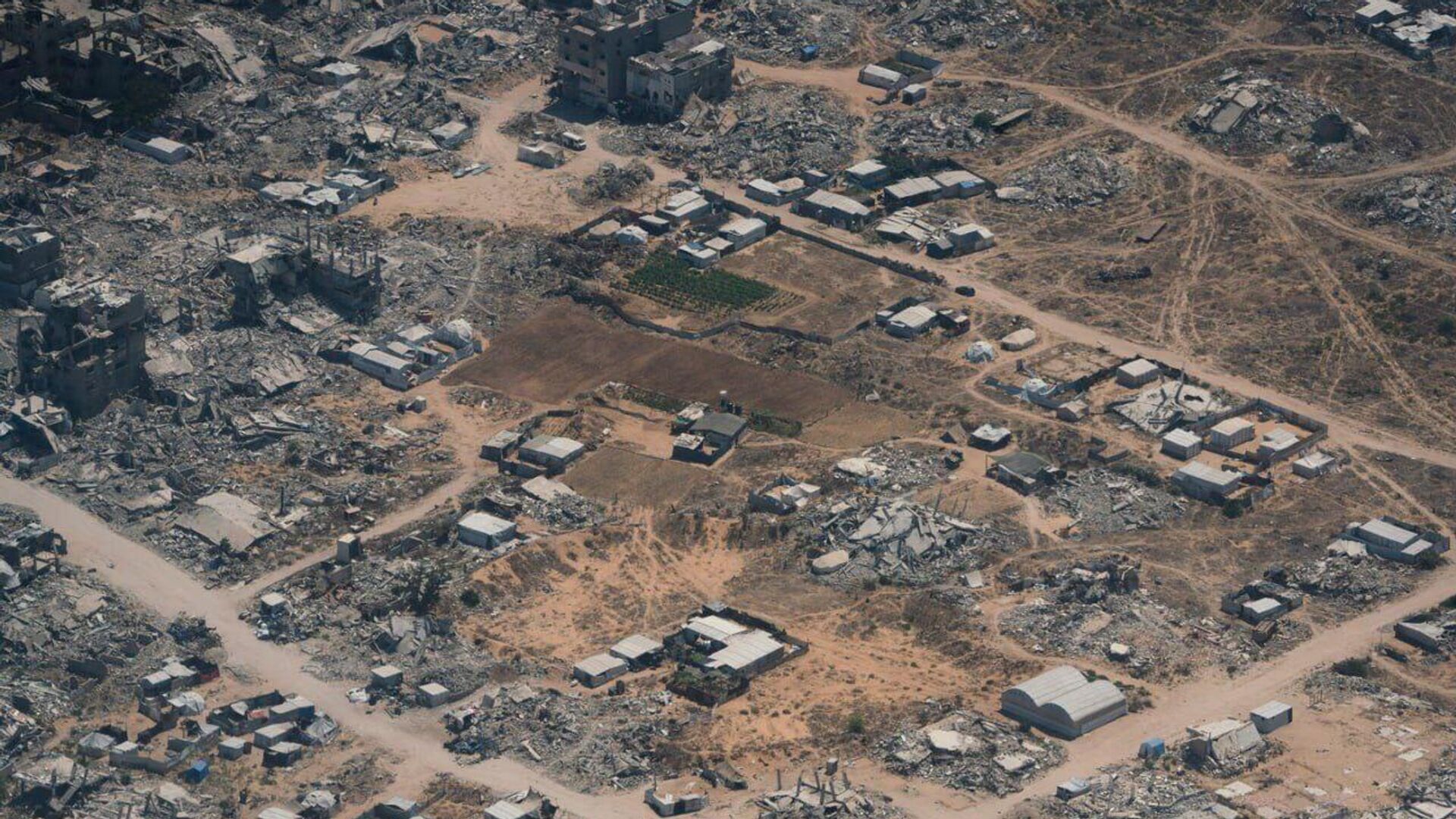 Gaza en ruinas: Fotografías aéreas revelan la destrucción total de la Franja de Gaza Gaza en ruinas: Fotografías aéreas revelan la destrucción total de la Franja de Gaza - Sputnik Mundo, 1920, 15.08.2025