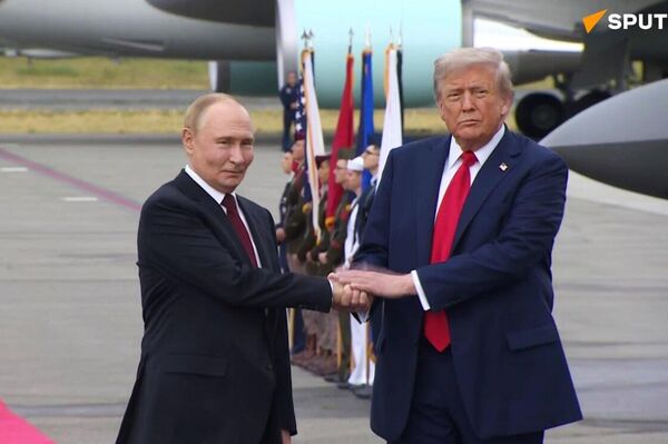 Así fueron los primeros minutos del encuentro entre Putin y Trump desde el ojo de los corresponsales de Sputnik - Sputnik Mundo