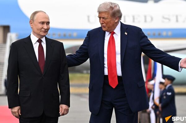Así fueron los primeros minutos del encuentro entre Putin y Trump desde el ojo de los corresponsales de Sputnik - Sputnik Mundo