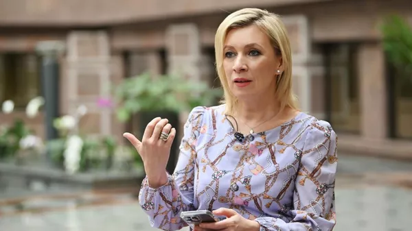 La portavoz de la Cancillería rusa, María Zajárova, calificó de locura que raya en la demencia la reacción de los medios occidentales al ver la alfombra roja que se le extendió a Putin en Estados Unidos La portavoz de la Cancillería rusa, María Zajárova, calificó de locura que raya en la demencia la reacción de los medios occidentales al ver la alfombra roja que se le extendió a Putin en Estados Unidos - Sputnik Mundo