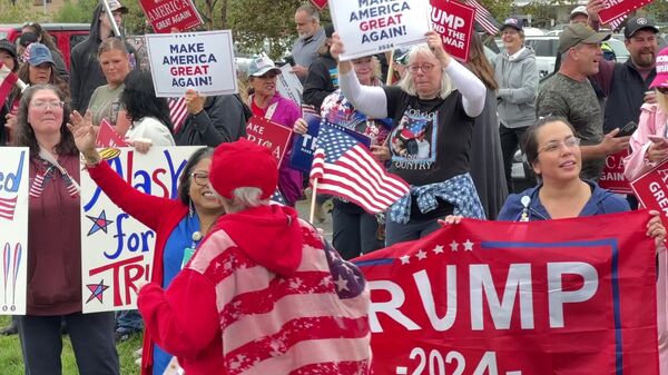 Así dieron la bienvenida los habitantes de Anchorage, Alaska, a los presidentes Donald Trump y Vladímir Putin, quienes llevan a cabo un encuentro en esa localidad - Sputnik Mundo