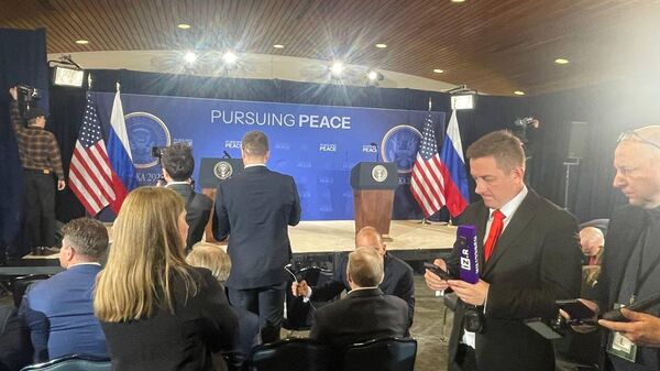 La rueda de prensa de Putin y Trump comenzará pronto, informa el Kremlin - Sputnik Mundo