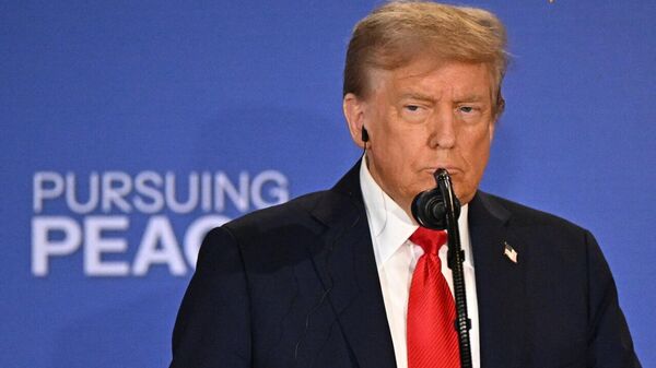 El presidente estadounidense finalizó su intervención agradeciendo a su homólogo ruso por la disposición para realizar el encuentro en Anchorage - Sputnik Mundo