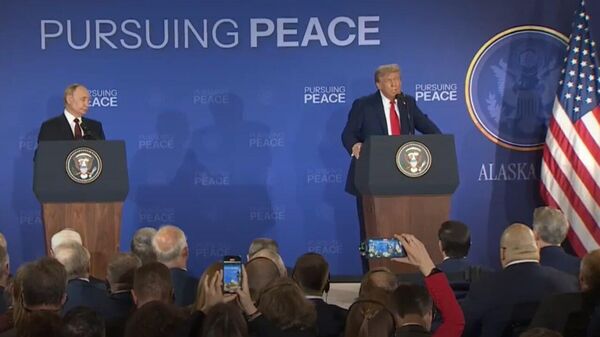 Trump califica como productiva la reunión con Putin en Alaska - Sputnik Mundo