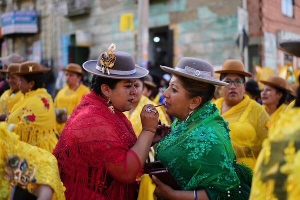 Participantes en un mitin electoral en apoyo a uno de los candidatos a la presidencia de Bolivia. - Sputnik Mundo