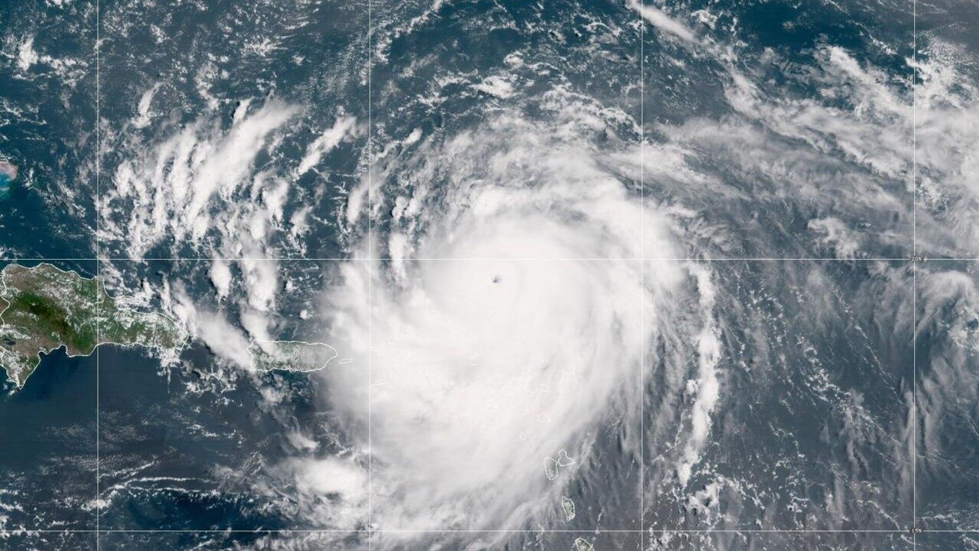 El huracán Erin se intensifica a categoría 5 y avanza hacia el Caribe El huracán Erin se intensifica a categoría 5 y avanza hacia el Caribe - Sputnik Mundo, 1920, 17.08.2025