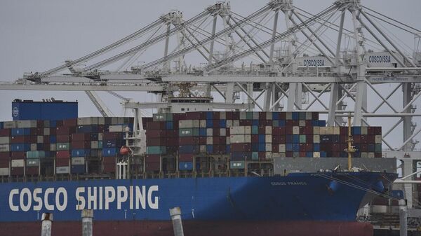 Llegada récord a EEUU de contenedores de China muestra que el comercio se ve afectado por la incertidumbre - Sputnik Mundo