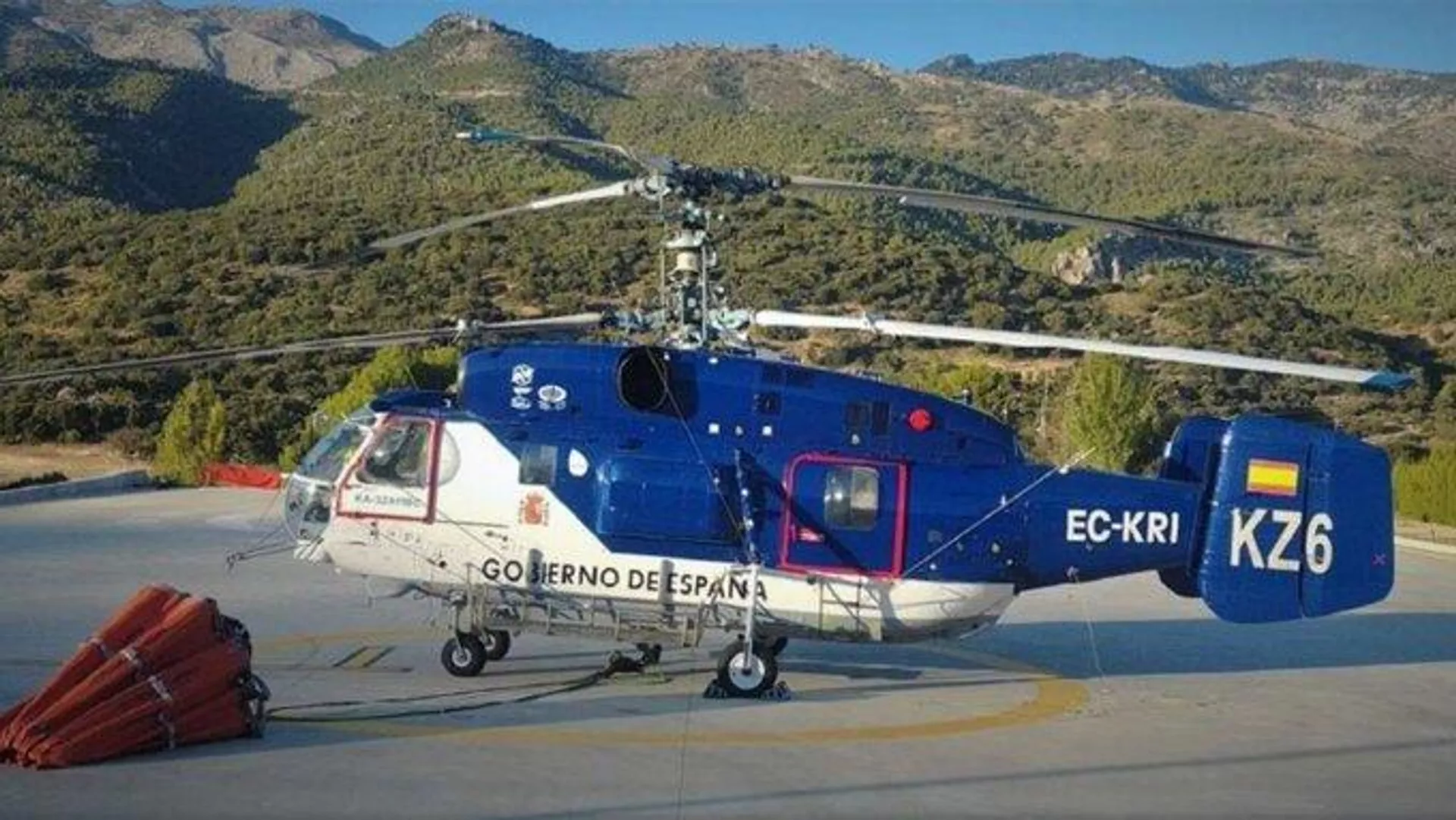 Helicóptero Ka-32 11BC de fabricación rusa operado por el Ministerio de Transición Ecológica de España - Sputnik Mundo, 1920, 17.08.2025
