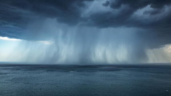 Lluvia intensa sobre el mar (Imagen referencial) - Sputnik Mundo