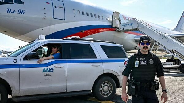 Preparativos a la cumbre Putin-Trump, la muerte de Uribe e incendios en Europa, en las fotos de la semana - Sputnik Mundo