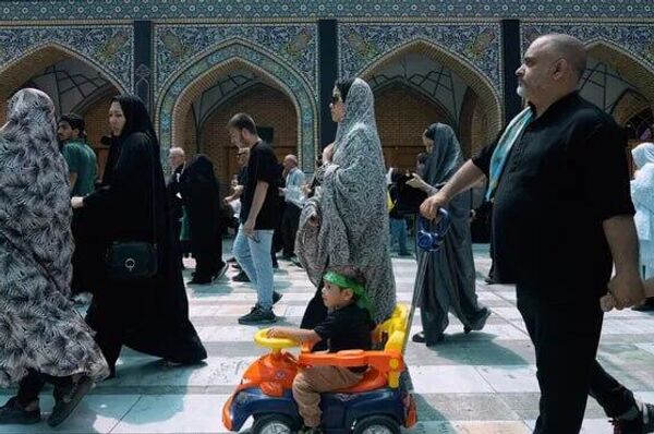 Preparativos a la cumbre Putin-Trump, la muerte de Uribe e incendios en Europa, en las fotos de la semana - Sputnik Mundo