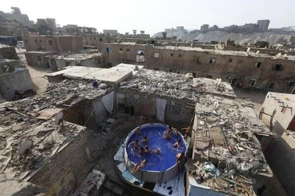 Preparativos a la cumbre Putin-Trump, la muerte de Uribe e incendios en Europa, en las fotos de la semana - Sputnik Mundo