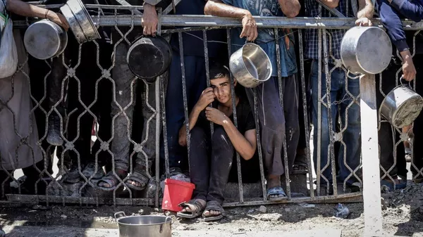 La falta de agua potable se suma a los problemas que enfrentan los palestinos en Gaza - Sputnik Mundo