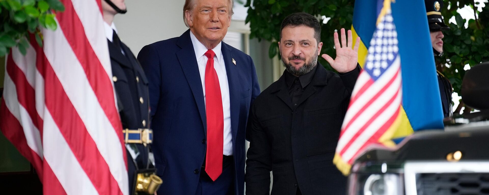 El presidente de  Estados Unidos, Donald Trump (izquierda), recibe en Washington a Volodímir Zelenski, que ha viajado a Estados Unidos para asistir a una reunión. - Sputnik Mundo, 1920, 18.08.2025