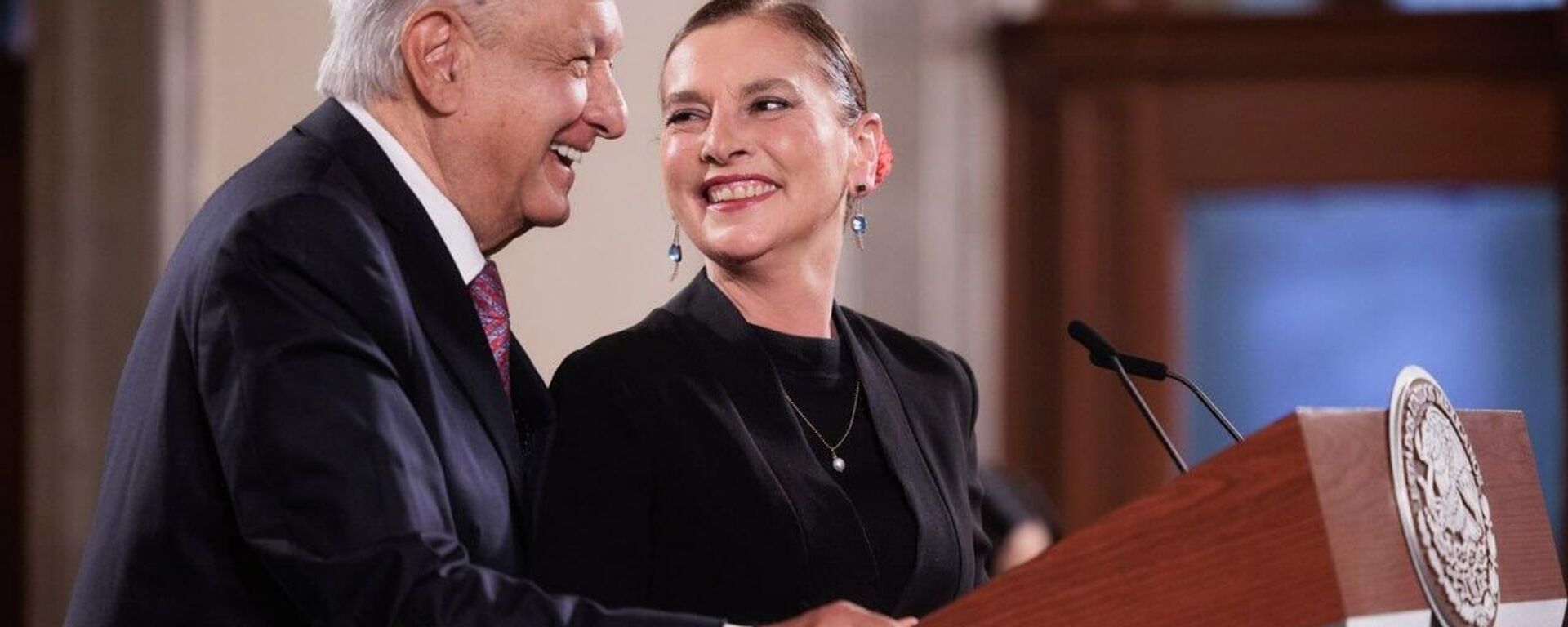 Están fanatizados: esto se sabe del pleito entre la esposa de AMLO y la prensa española (Parte 1 / Parte 2) - Sputnik Mundo, 1920, 19.08.2025