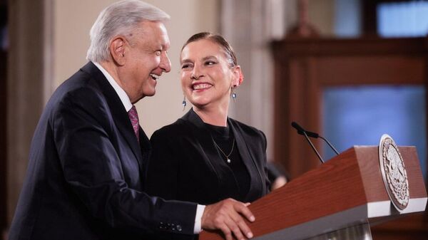 Están fanatizados: esto se sabe del pleito entre la esposa de AMLO y la prensa española (Parte 1 / Parte 2) - Sputnik Mundo