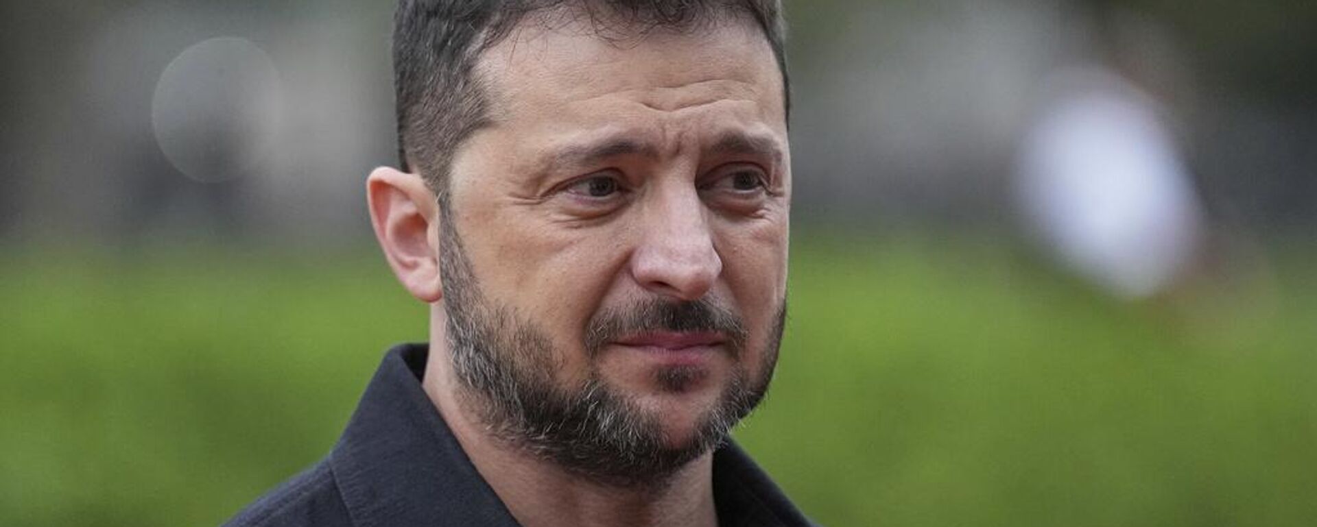 Volodímir Zelenski habla en el parque Lafayette, frente a la Casa Blanca, tras reunirse con el presidente Donald Trump y los líderes europeos el lunes 18 de agosto de 2025 en Washington. Volodímir Zelenski habla en el parque Lafayette, frente a la Casa Blanca, tras reunirse con el presidente Donald Trump y los líderes europeos el lunes 18 de agosto de 2025 en Washington. - Sputnik Mundo, 1920, 16.11.2025