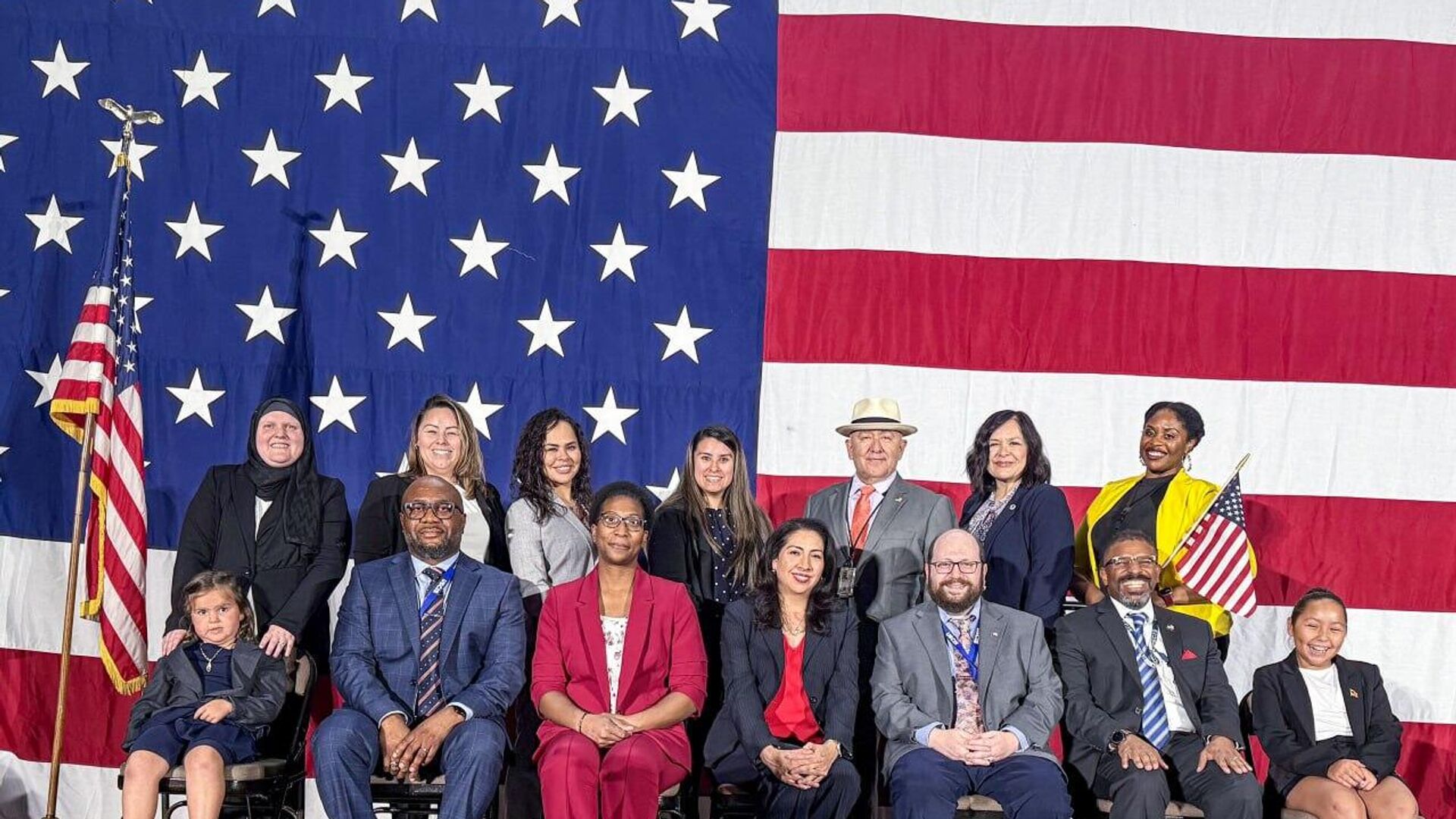 Gobierno de EEUU busca que solicitantes de la ciudadanía demuestren buen carácter moral Gobierno de EEUU busca que solicitantes de la ciudadanía demuestren buen carácter moral - Sputnik Mundo, 1920, 20.08.2025