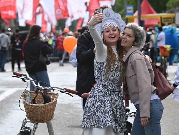 Ciclistas del Festival Primaveral de bicicletas de Moscú. - Sputnik Mundo