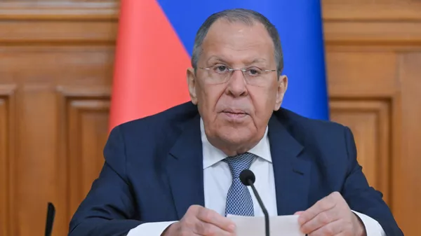 Serguéi Lavrov, ministro de asuntos exteriores de Rusia, en la ceremonia de firma de los documentos después de reunirse con el ministro de relaciones exteriores de Jordania  - Sputnik Mundo