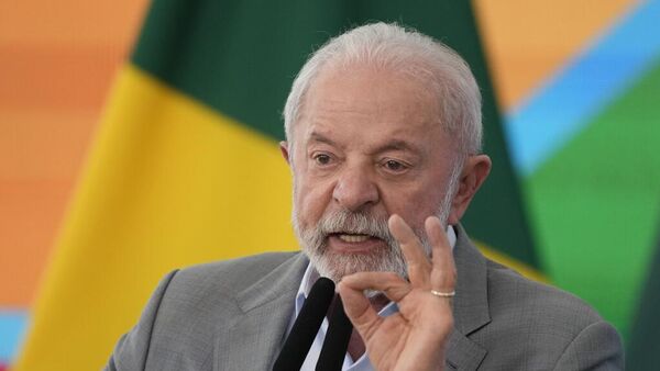 Luiz Inacio Lula da Silva, presidente brasileño, habla durante un evento en el palacio presidencial de Planalto en Brasilia, Brasil, viernes 1 de agosto de 2025  - Sputnik Mundo