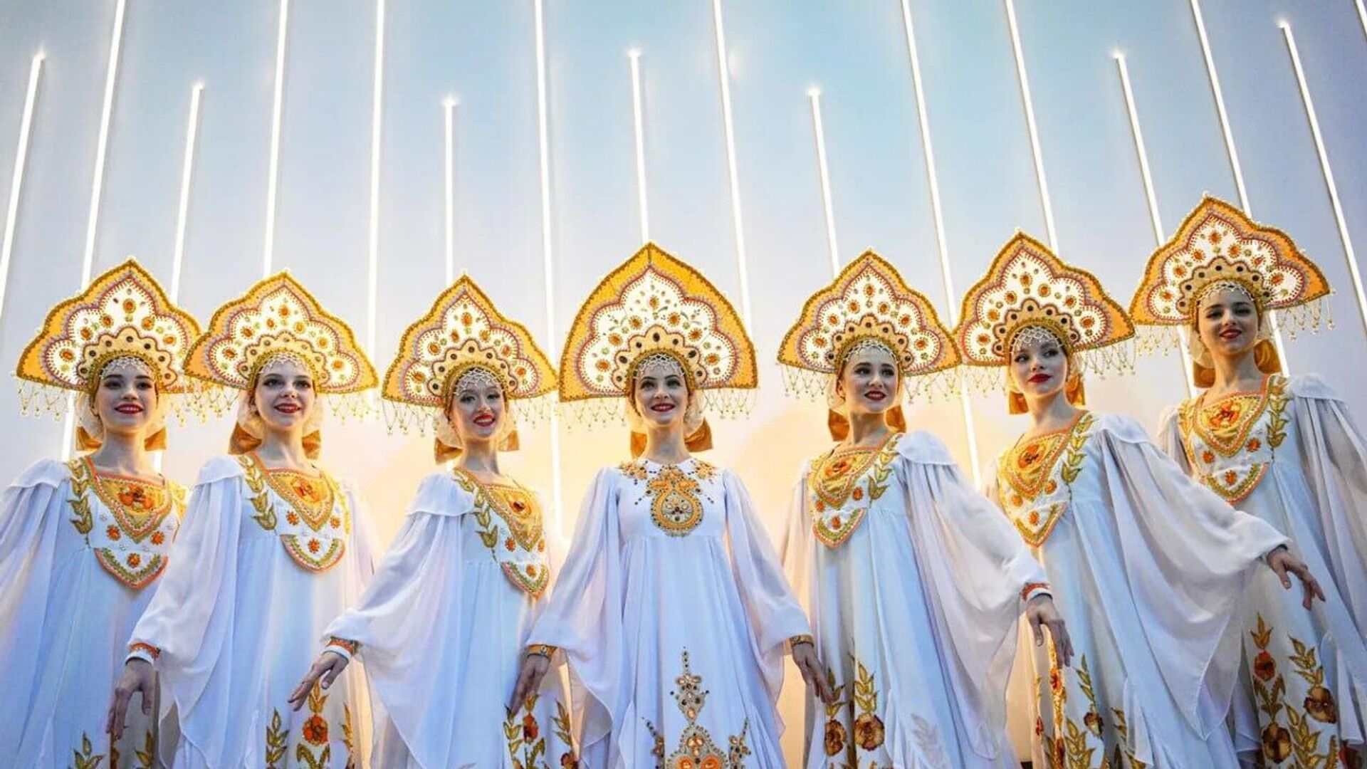 El alma rusa en un tocado: el 'kokoshnik', joya de la cultura nacional rusa El alma rusa en un tocado: el 'kokoshnik', joya de la cultura nacional rusa - Sputnik Mundo, 1920, 21.08.2025