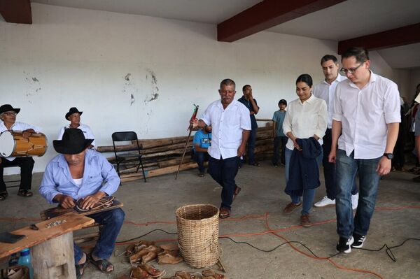 🩴 Marca trasnacional ofrece disculpa pública a artesanos mexicanos por plagio de modelo de sandalia - Sputnik Mundo