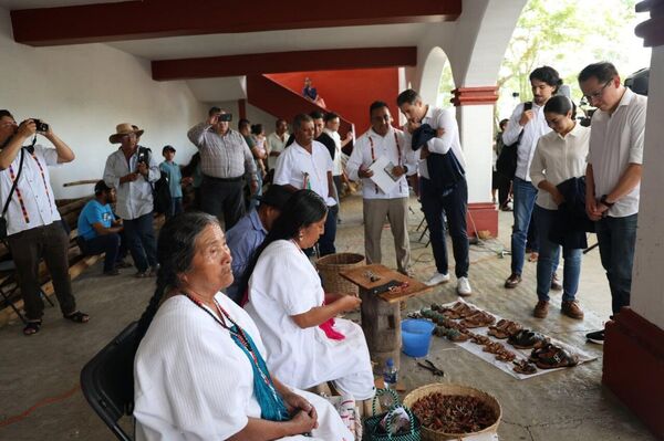 🩴 Marca trasnacional ofrece disculpa pública a artesanos mexicanos por plagio de modelo de sandalia - Sputnik Mundo