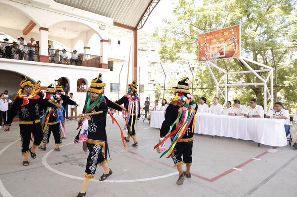 🩴 Marca trasnacional ofrece disculpa pública a artesanos mexicanos por plagio de modelo de sandalia - Sputnik Mundo