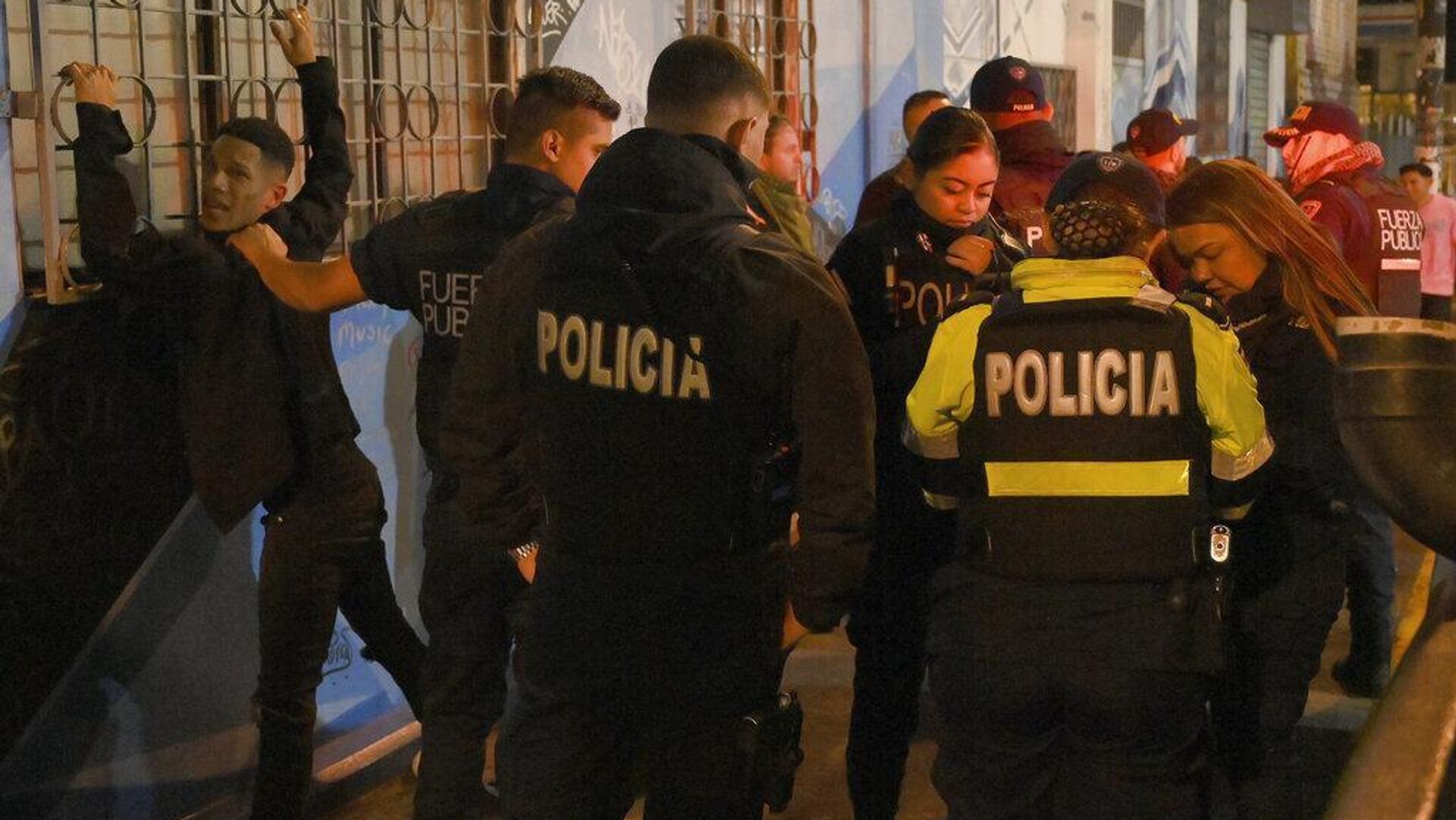 Exmagistrado relacionado en presunto tráfico de drogas en Costa Rica se reúne con agentes de la DEA Exmagistrado relacionado en presunto tráfico de drogas en Costa Rica se reúne con agentes de la DEA - Sputnik Mundo, 1920, 22.08.2025