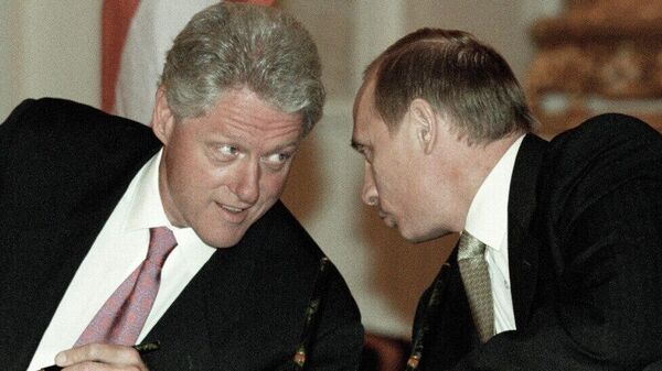 Podría ser un problema: EEUU desclasifica las promesas de Clinton a Putin sobre la OTAN - Sputnik Mundo