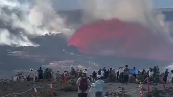 El volcán Kilauea de Hawái expulsa lava por 31 - Sputnik Mundo