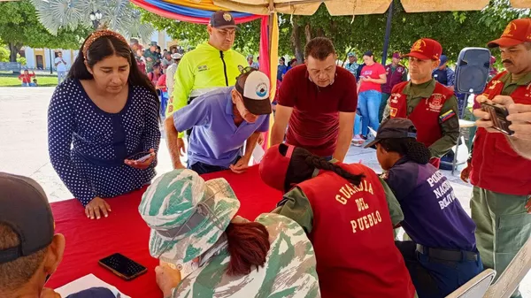 Las personas se suman al alistamiento de la Milicia Nacional Bolivariana. - Sputnik Mundo
