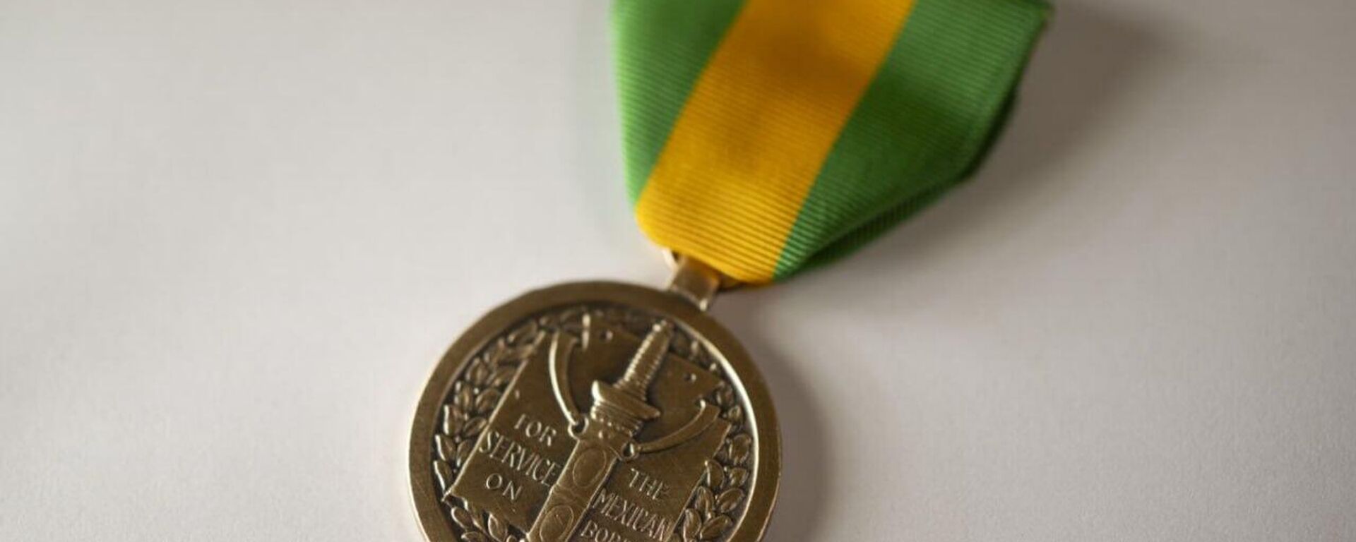 EEUU condecorará a los agentes migratorios con la Medalla de Defensa Fronteriza Mexicana - Sputnik Mundo, 1920, 24.08.2025