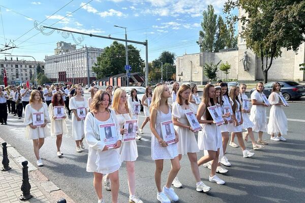 Moldavos celebran el 81 Moldavos celebran el 81 - Sputnik Mundo