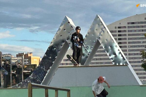 Vueltas y piruetas en plena calle: Moscú celebra el Grand Skate Tour 2025 - Sputnik Mundo