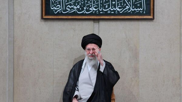 El ayatolá Jameneí asegura que EEUU “quiere que Irán, con su gran historia, les obedezca” - Sputnik Mundo