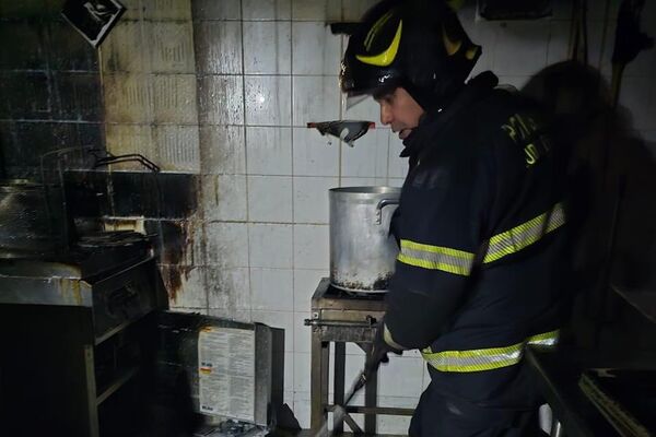 Se incendia panadería al interior de una plaza en la Ciudad de México - Sputnik Mundo