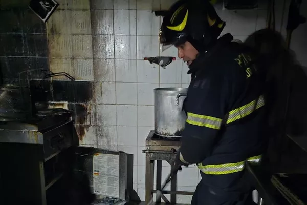 Se incendia panadería al interior de una plaza en la Ciudad de México - Sputnik Mundo